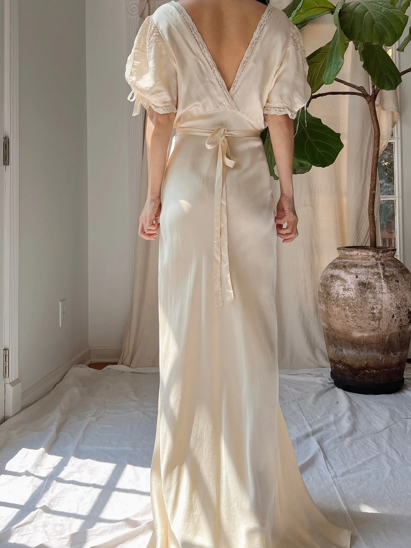 1930s Silk Short Sleeves Gown - S