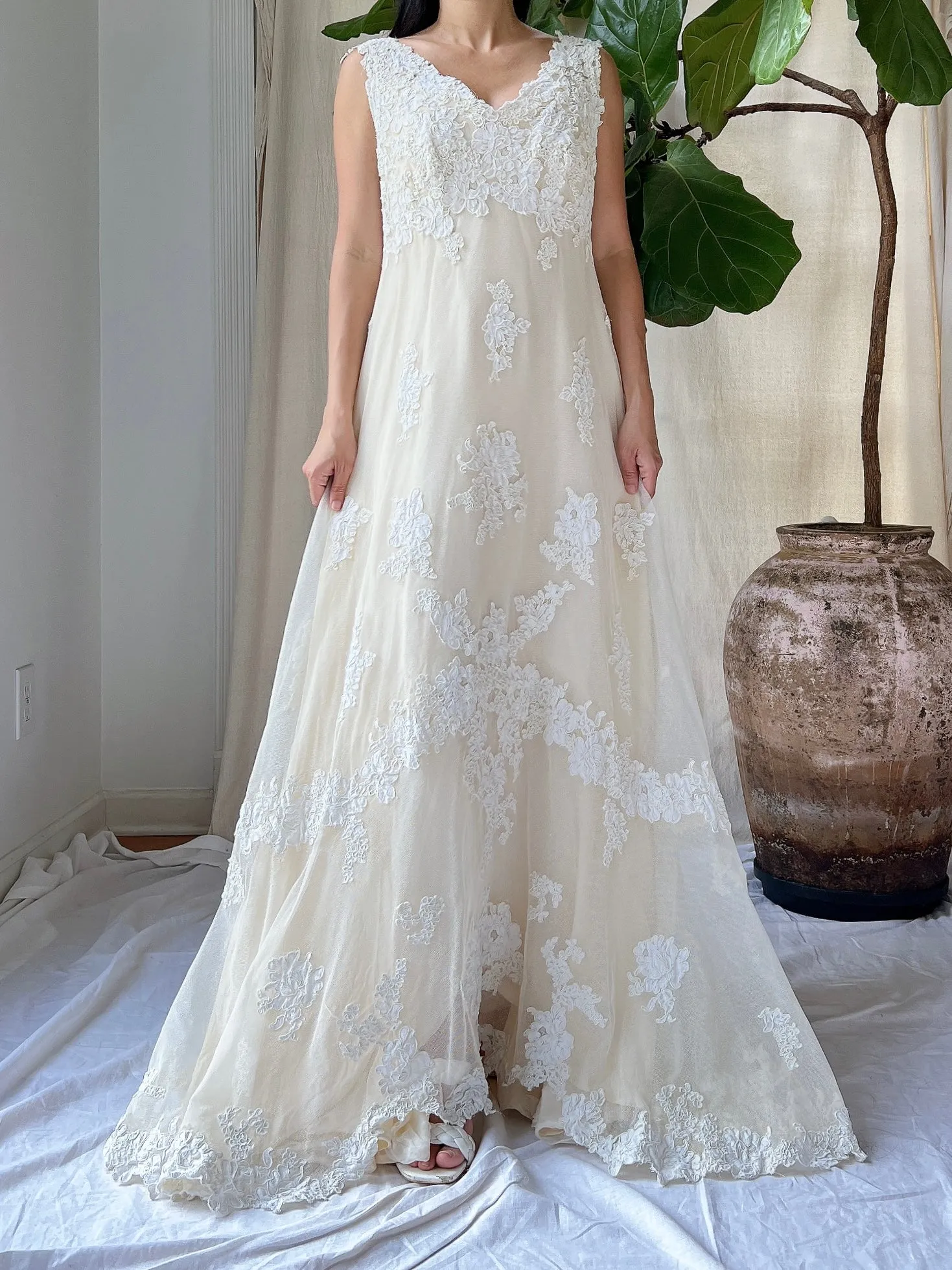 1960s Lace Tulle Lace Applique Gown - S