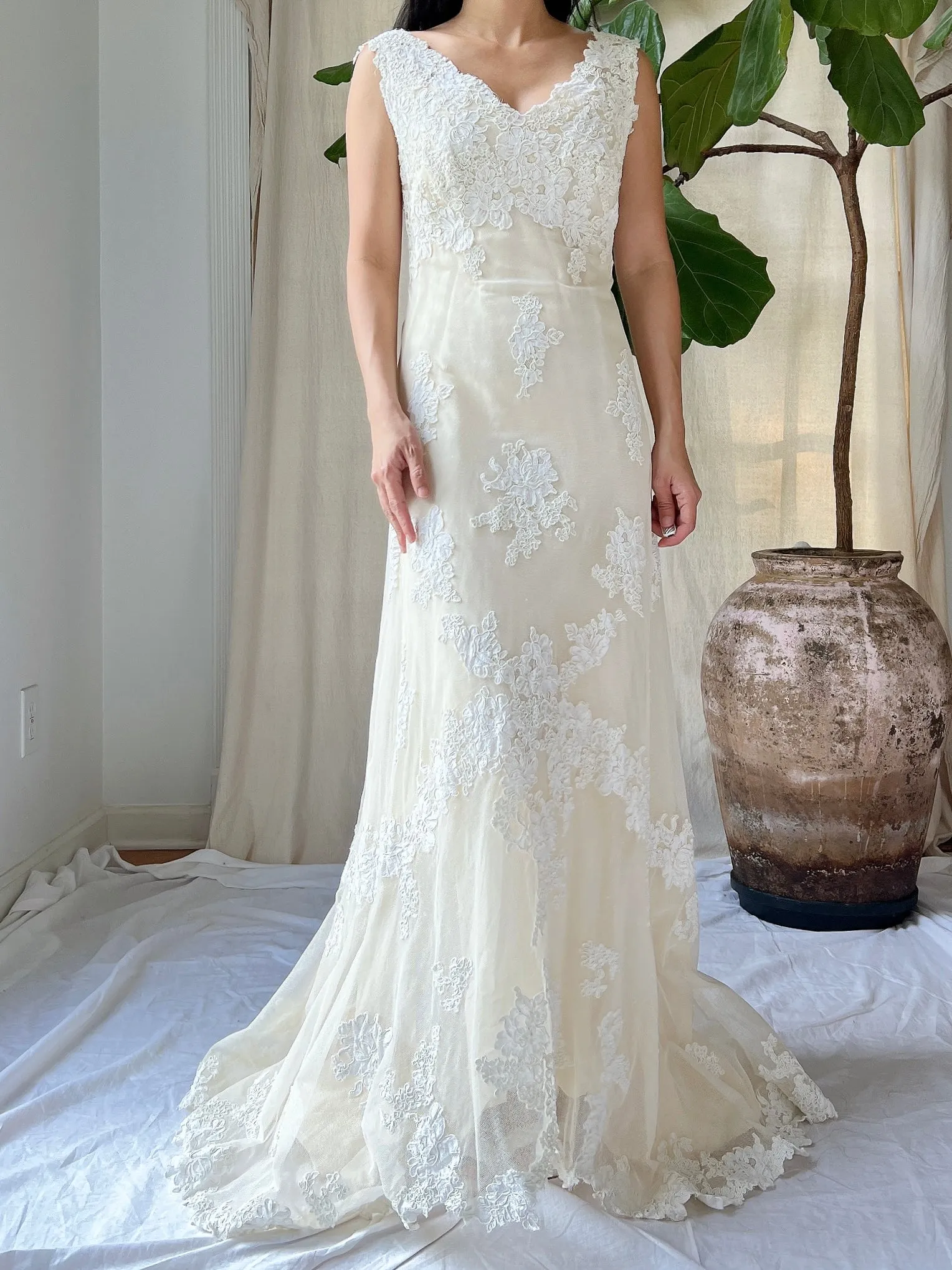 1960s Lace Tulle Lace Applique Gown - S