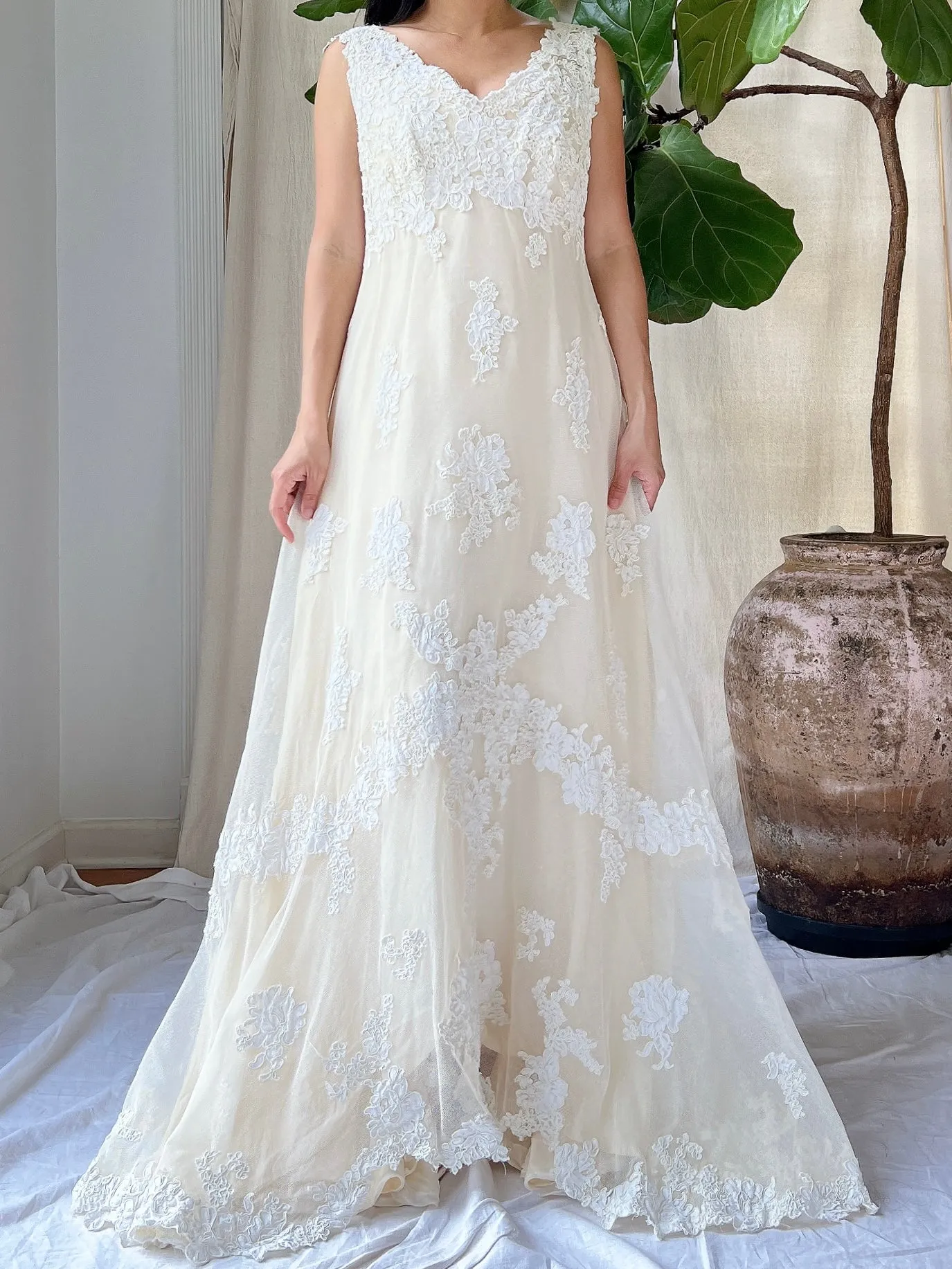1960s Lace Tulle Lace Applique Gown - S