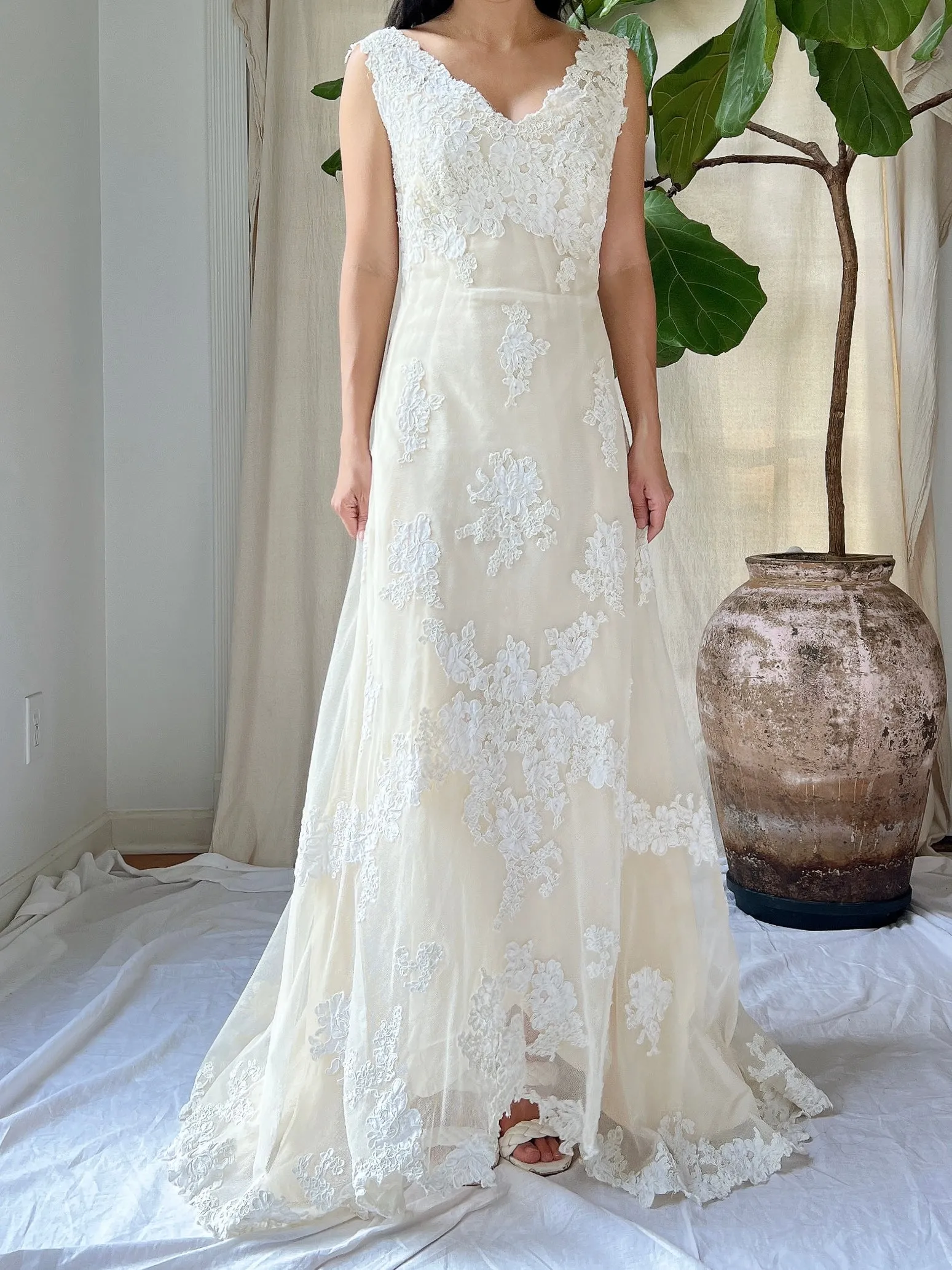 1960s Lace Tulle Lace Applique Gown - S