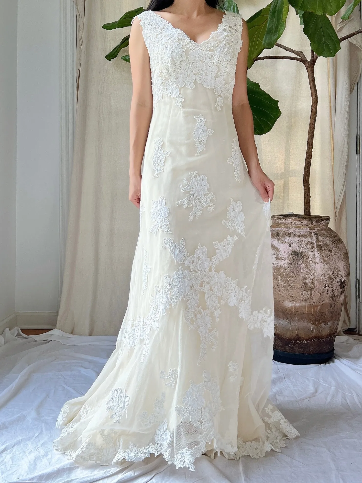 1960s Lace Tulle Lace Applique Gown - S