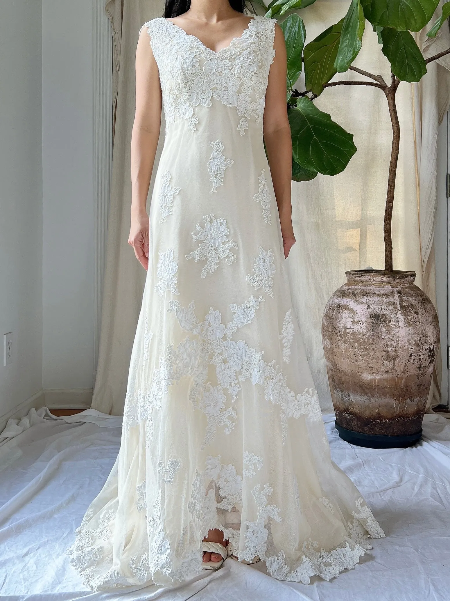 1960s Lace Tulle Lace Applique Gown - S