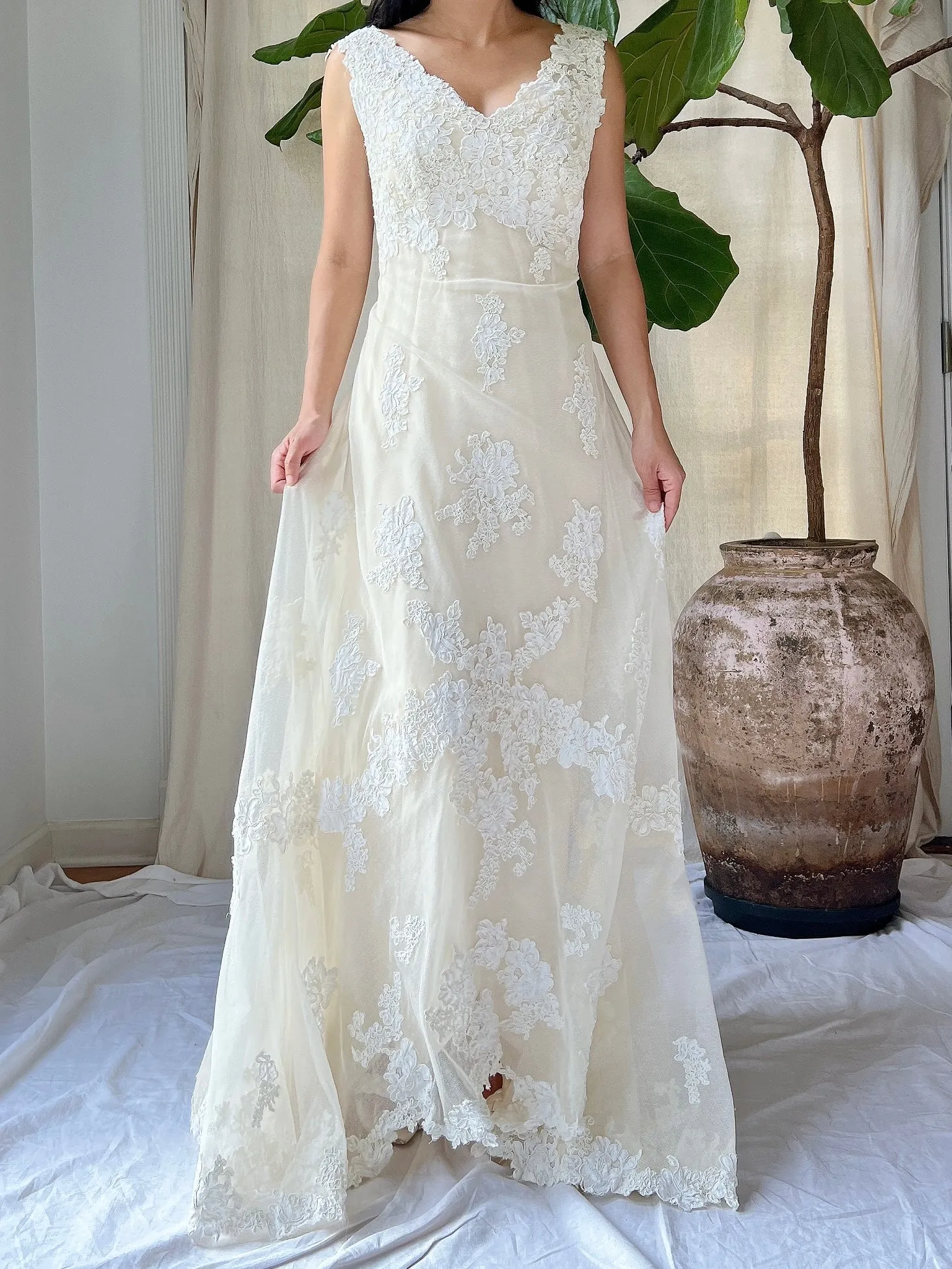 1960s Lace Tulle Lace Applique Gown - S