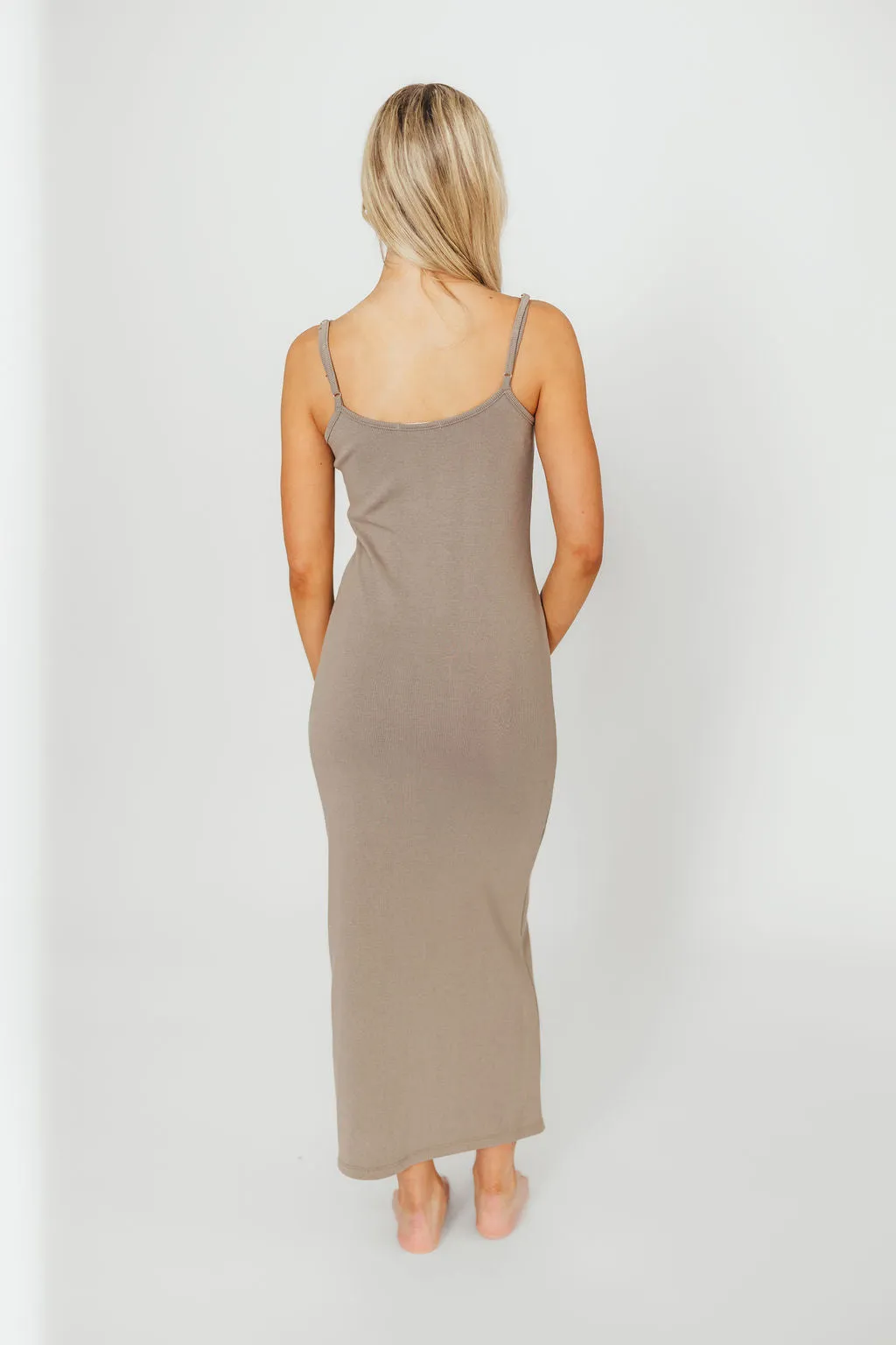Alexa Ribbed Maxi Dress in Burnt Taupe
