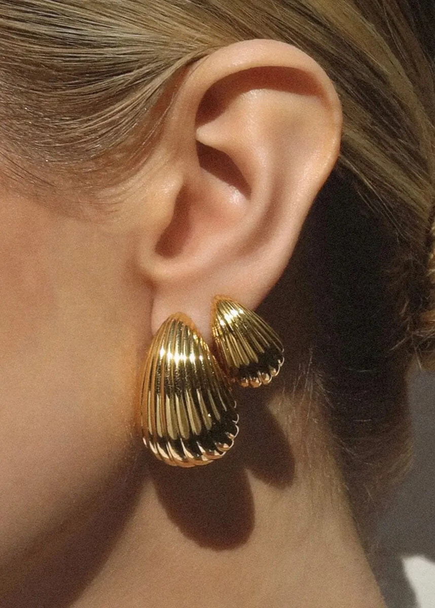 Dani Petite Teardrop Studs - Gold